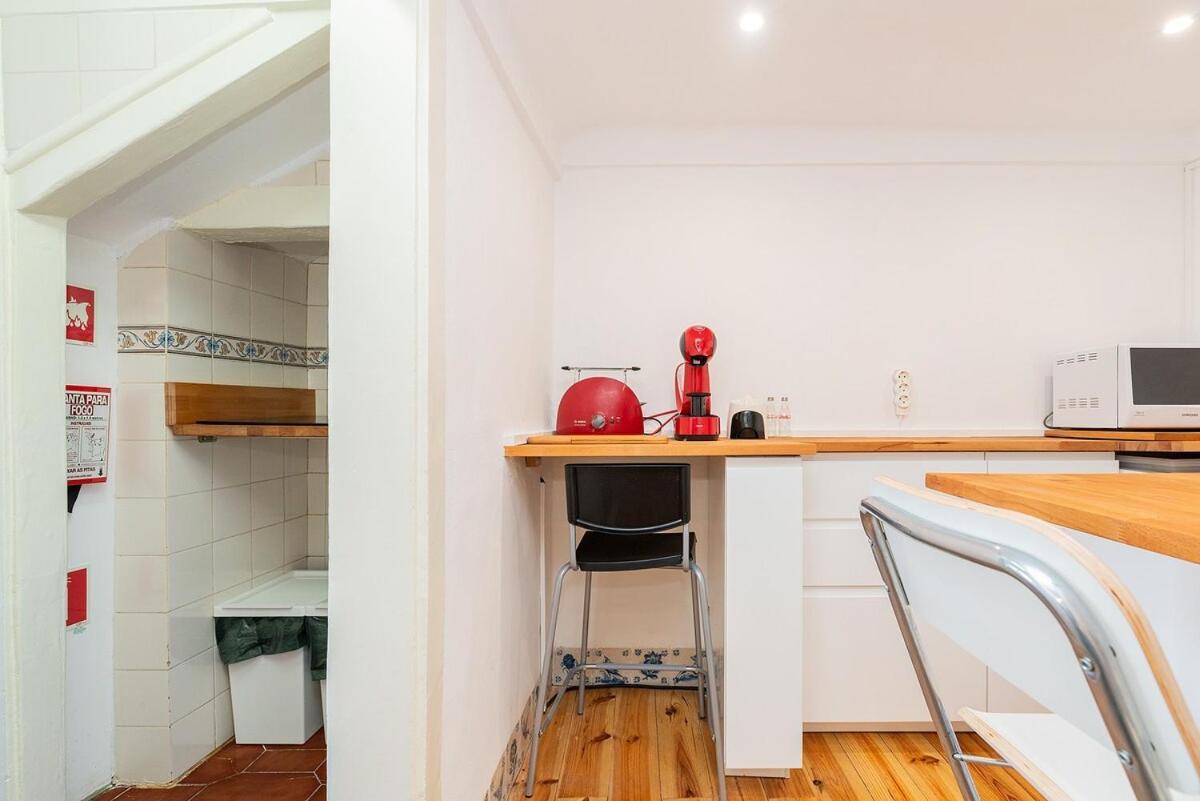 Attic Apartment With Balcony In Bairro Alto Lisboa Exterior foto