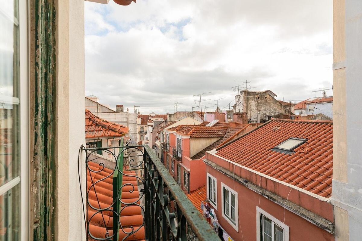 Attic Apartment With Balcony In Bairro Alto Lisboa Exterior foto