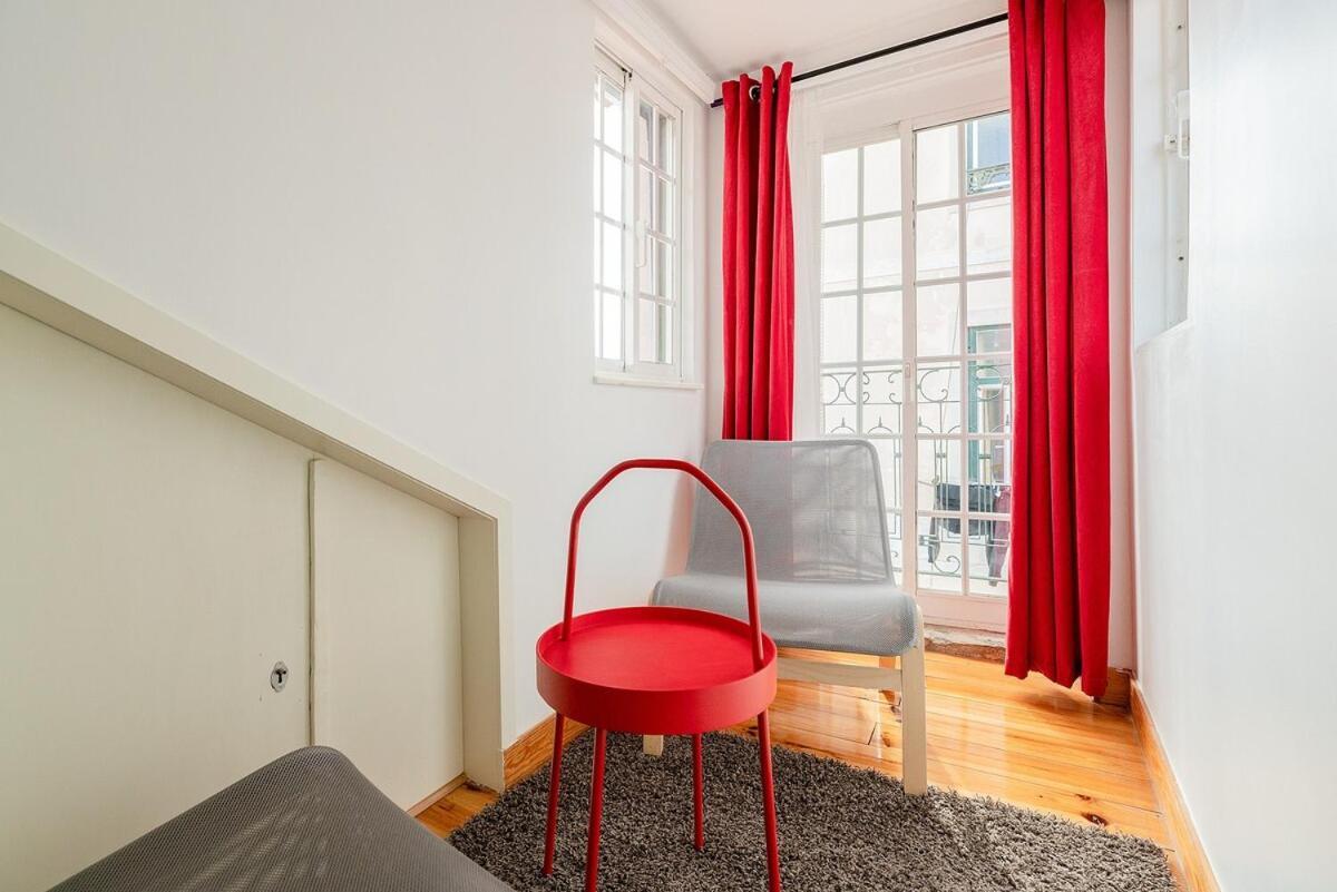 Attic Apartment With Balcony In Bairro Alto Lisboa Exterior foto
